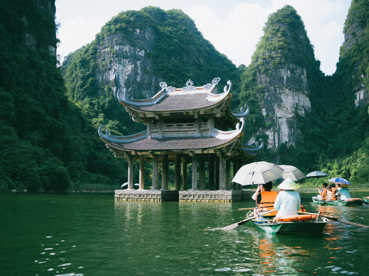 Ninh Binh: Hoa Lu – Trang An – Mua Cave – Cycling